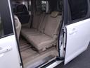 二列目シート。ベンチシートで8人乗車できます。