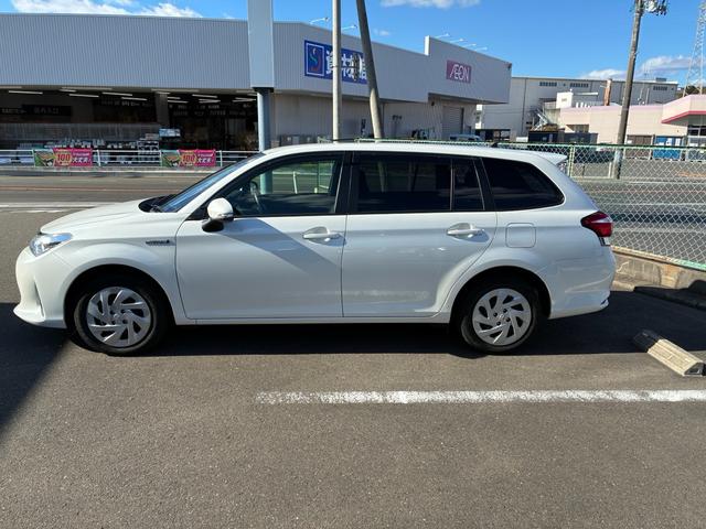 カローラフィールダー ハイブリッド　ＥＸ　ハイブリッド　ＥＸ　オートライト　衝突軽減　スマートキー＆プッシュスタート　コーナーセンサー　サイドエアバック　アイドリングストップ　オートエアコン　横滑り防止装置　キーレス　衝突安全ボディ　ＡＢＳ（4枚目）