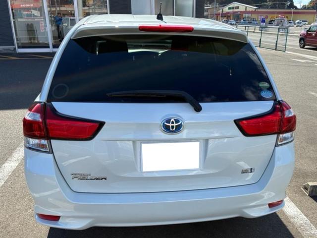 カローラフィールダー ハイブリッド　ＥＸ　ハイブリッド　ＥＸ　オートライト　衝突軽減　スマートキー＆プッシュスタート　コーナーセンサー　サイドエアバック　アイドリングストップ　オートエアコン　横滑り防止装置　キーレス　衝突安全ボディ　ＡＢＳ（5枚目）