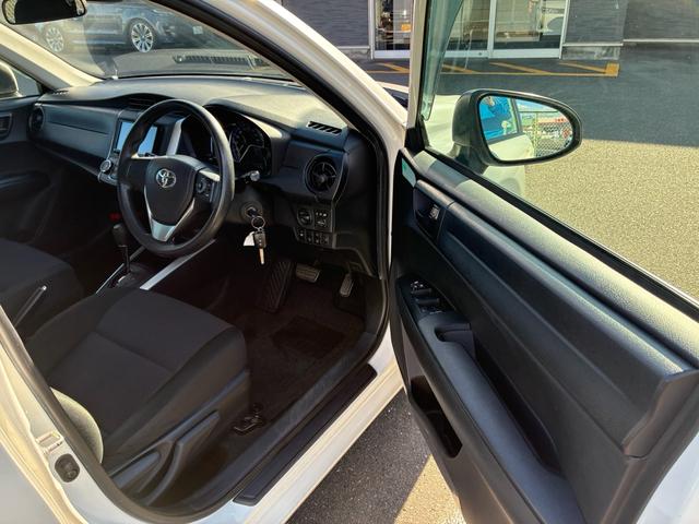 カローラフィールダー ハイブリッド　ＥＸ　ハイブリッド　ＥＸ　オートライト　衝突軽減　スマートキー＆プッシュスタート　コーナーセンサー　サイドエアバック　アイドリングストップ　オートエアコン　横滑り防止装置　キーレス　衝突安全ボディ　ＡＢＳ（6枚目）