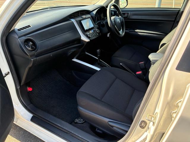 カローラフィールダー ハイブリッド　ＥＸ　ハイブリッド　ＥＸ　オートライト　衝突軽減　スマートキー＆プッシュスタート　コーナーセンサー　サイドエアバック　アイドリングストップ　オートエアコン　横滑り防止装置　キーレス　衝突安全ボディ　ＡＢＳ（7枚目）