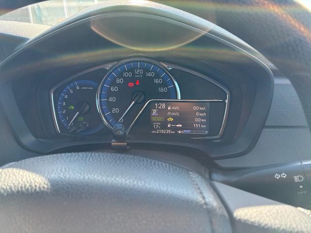 カローラフィールダー ハイブリッド　ＥＸ　ハイブリッド　ＥＸ　オートライト　衝突軽減　スマートキー＆プッシュスタート　コーナーセンサー　サイドエアバック　アイドリングストップ　オートエアコン　横滑り防止装置　キーレス　衝突安全ボディ　ＡＢＳ（8枚目）