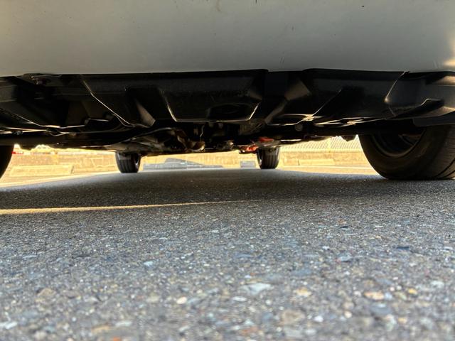 カローラフィールダー ハイブリッド　ＥＸ　ハイブリッド　ＥＸ　オートライト　衝突軽減　スマートキー＆プッシュスタート　コーナーセンサー　サイドエアバック　アイドリングストップ　オートエアコン　横滑り防止装置　キーレス　衝突安全ボディ　ＡＢＳ（12枚目）