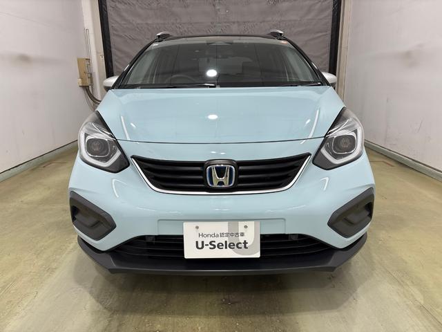 フィット ｅ：ＨＥＶクロスター　純正インターナビ　ホンダセンシング　バックカメラ　ＥＴＣ　ＣＤ　ＬＥＤヘットライト　純正アルミホイール（3枚目）