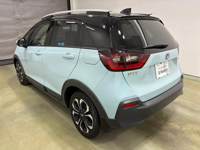 フィット ｅ：ＨＥＶクロスター　純正インターナビ　ホンダセンシング　バックカメラ　ＥＴＣ　ＣＤ　ＬＥＤヘットライト　純正アルミホイール（6枚目）
