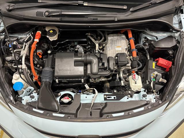 フィット ｅ：ＨＥＶクロスター　純正インターナビ　ホンダセンシング　バックカメラ　ＥＴＣ　ＣＤ　ＬＥＤヘットライト　純正アルミホイール（7枚目）
