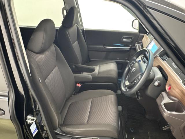 フリードハイブリッド ハイブリッド・Ｇホンダセンシング　純正インターナビ　フルセグ　ＣＤ　ＤＶＤ　Ｂｌｕｅｔｏｏｔｈ　バックカメラ　ホンダセンシング　ＥＴＣ　両側電動スライドドア　シートヒーター　ドライブレコーダー　ＬＥＤヘットライト　ＶＳＡ（横滑り防止）（10枚目）