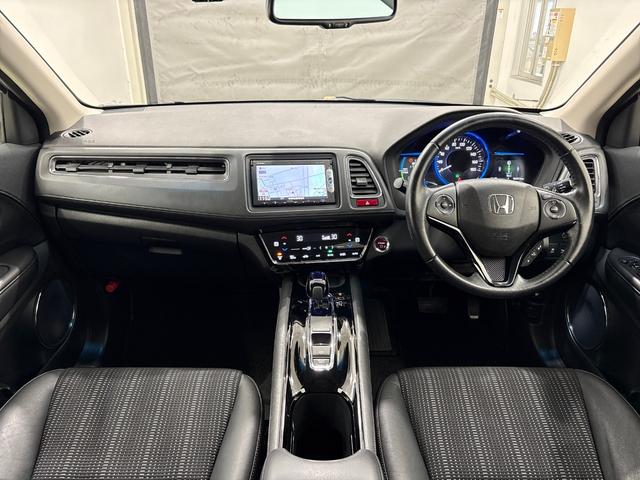 ヴェゼル ハイブリッドＺ　純正メモリーインターナビ　ワンセグ　クルーズコントロール　シートヒーター　社外ドライブレコーダー　ＬＥＤヘットライト　ＥＴＣ　純正アルミホイール（8枚目）