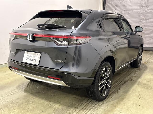 ヴェゼル ｅ：ＨＥＶＺ　ホンダセンシング　ＥＴＣ　クルーズコントロール　パワーテールゲート　純正メモリーインターナビ　純正アルミホイール　ＬＥＤヘットライト　ホンダコネクト対応　４ＷＤ（5枚目）