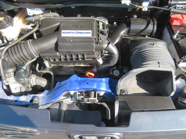 エンジンルームの画像です。クリーニング専門スタッフが見事にキレイにしてくれます！