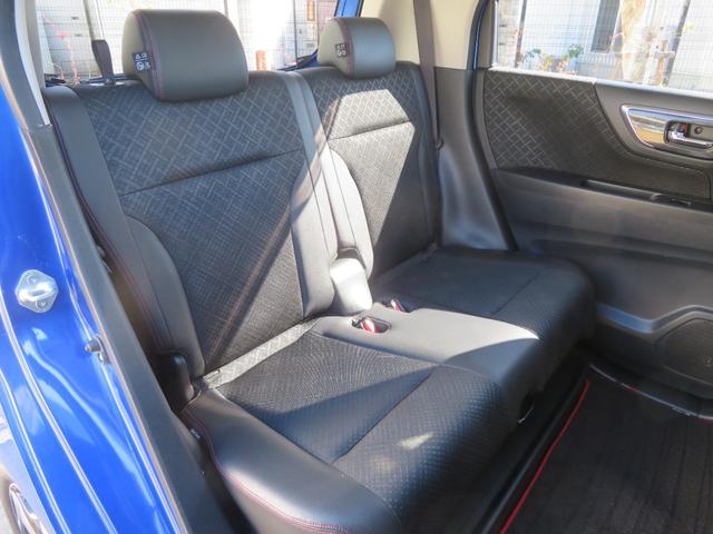 後部座席の画像です。是非実際に座ってみて下さい。
