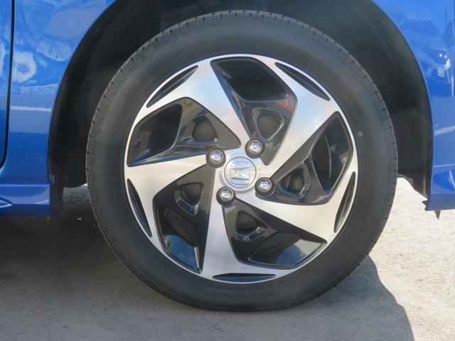 純正１５インチアルミホイール装備！