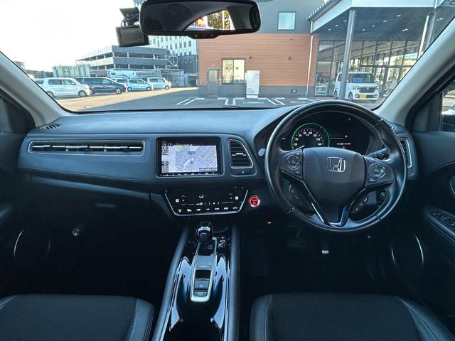 ヴェゼル ハイブリッドＺ・ホンダセンシング　ホンダセンシング　ＥＴＣ　クルーズコントロール　シートヒーター　純正メモリーインターナビ　フルセグ　社外ドライブレコーダー　ＬＥＤヘットライト　ＬＥＤフォグランプ（6枚目）