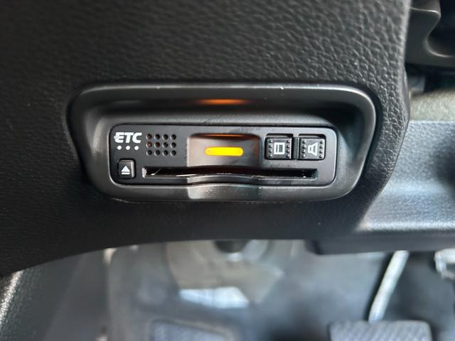 ヴェゼル ハイブリッドＺ・ホンダセンシング　ホンダセンシング　ＥＴＣ　クルーズコントロール　シートヒーター　純正メモリーインターナビ　フルセグ　社外ドライブレコーダー　ＬＥＤヘットライト　ＬＥＤフォグランプ（9枚目）