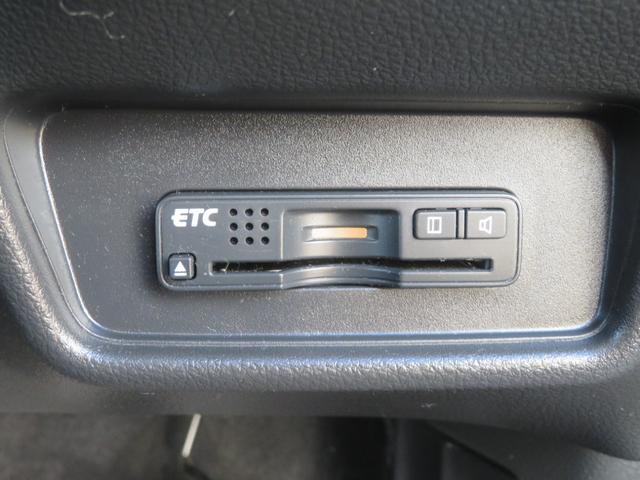 オデッセイ アブソルート　ＥＴＣ　クルーズコントロール　純正インターメモリーナビ　左側電動スライドドア　ＶＳＡ（横滑り防止）　ＣＴＢＡ（衝突軽減ブレーキ）　ＬＥＤヘットライト　フォグランプ　純正アルミホイール（10枚目）