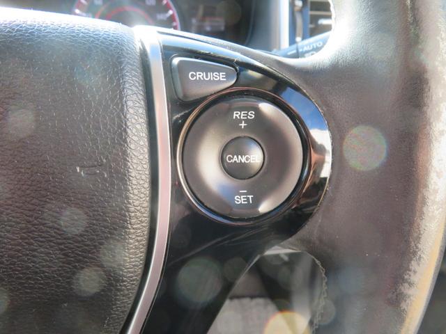 オデッセイ アブソルート　ＥＴＣ　クルーズコントロール　純正インターメモリーナビ　左側電動スライドドア　ＶＳＡ（横滑り防止）　ＣＴＢＡ（衝突軽減ブレーキ）　ＬＥＤヘットライト　フォグランプ　純正アルミホイール（12枚目）