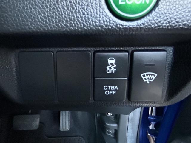 フィット １３Ｇ・Ｆパッケージ　純正リモコンエンジンスターター　純正インターメモリーナビ　ＶＳＡ（横滑り防止）　ＣＴＢＡ（衝突軽減ブレーキ）　純正ドライブレコーダー　ＥＴＣ　ＬＥＤヘットライト（9枚目）