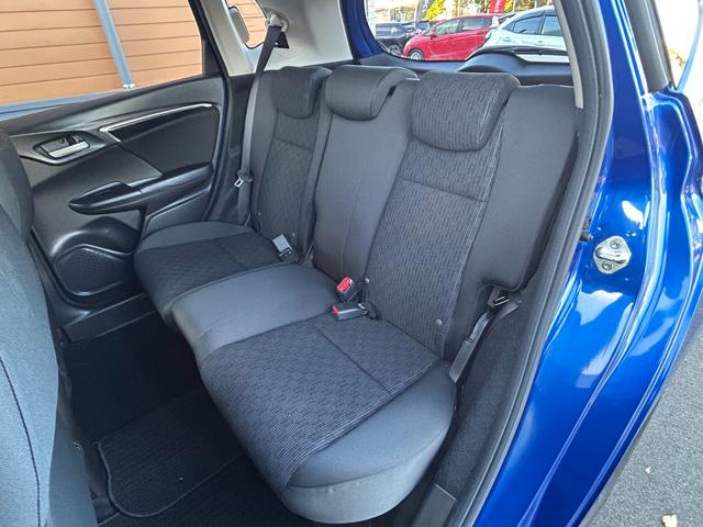 フィット １３Ｇ・Ｆパッケージ　純正リモコンエンジンスターター　純正インターメモリーナビ　ＶＳＡ（横滑り防止）　ＣＴＢＡ（衝突軽減ブレーキ）　純正ドライブレコーダー　ＥＴＣ　ＬＥＤヘットライト（13枚目）