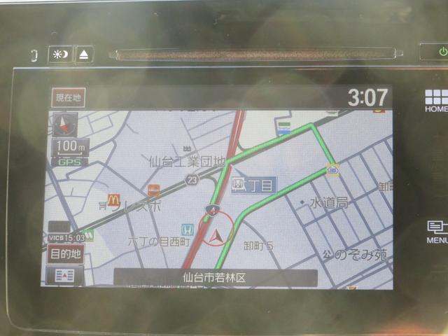 扱いやすく見やすいメモリーナビ装備！ホンダ純正品です。