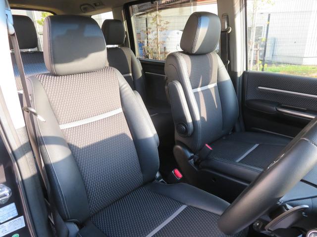 前席の画像です。是非運転席に座っていただき視界等をご確認ください。