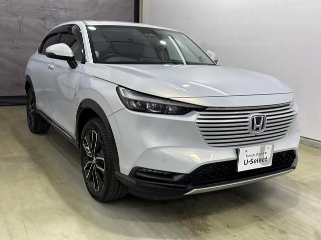 ヴェゼル ｅ：ＨＥＶＺ　ホンダセンシング　ハンドルヒーター　クルーズコントロール　パワーテールゲート　シートヒーター　ＥＴＣ　純正メモリーインターナビ　ホンダコネクト対応　純正アルミホイール　ＬＥＤヘットライト（2枚目）