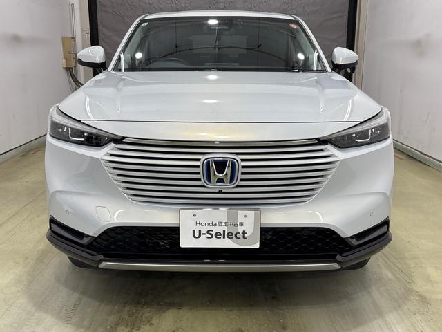 ヴェゼル ｅ：ＨＥＶＺ　ホンダセンシング　ハンドルヒーター　クルーズコントロール　パワーテールゲート　シートヒーター　ＥＴＣ　純正メモリーインターナビ　ホンダコネクト対応　純正アルミホイール　ＬＥＤヘットライト（3枚目）