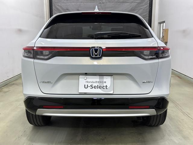 ヴェゼル ｅ：ＨＥＶＺ　ホンダセンシング　ハンドルヒーター　クルーズコントロール　パワーテールゲート　シートヒーター　ＥＴＣ　純正メモリーインターナビ　ホンダコネクト対応　純正アルミホイール　ＬＥＤヘットライト（4枚目）