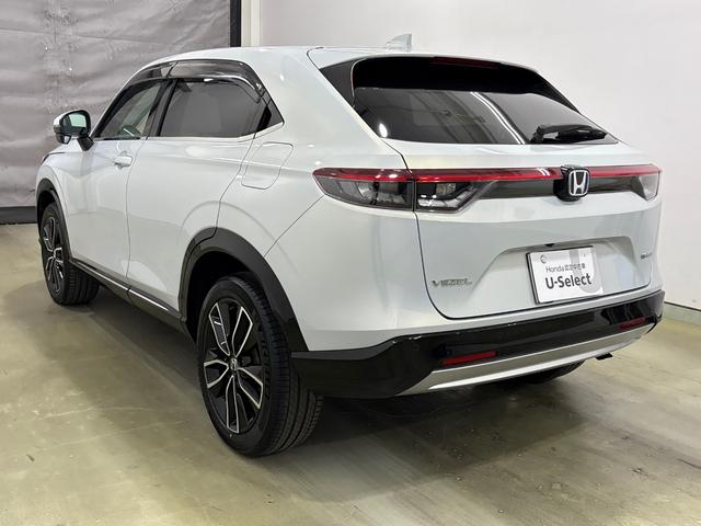 ヴェゼル ｅ：ＨＥＶＺ　ホンダセンシング　ハンドルヒーター　クルーズコントロール　パワーテールゲート　シートヒーター　ＥＴＣ　純正メモリーインターナビ　ホンダコネクト対応　純正アルミホイール　ＬＥＤヘットライト（6枚目）