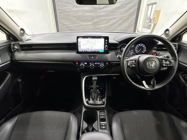 ヴェゼル ｅ：ＨＥＶＺ　ホンダセンシング　ハンドルヒーター　クルーズコントロール　パワーテールゲート　シートヒーター　ＥＴＣ　純正メモリーインターナビ　ホンダコネクト対応　純正アルミホイール　ＬＥＤヘットライト（8枚目）