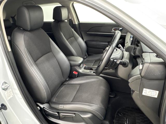 ヴェゼル ｅ：ＨＥＶＺ　ホンダセンシング　ハンドルヒーター　クルーズコントロール　パワーテールゲート　シートヒーター　ＥＴＣ　純正メモリーインターナビ　ホンダコネクト対応　純正アルミホイール　ＬＥＤヘットライト（10枚目）