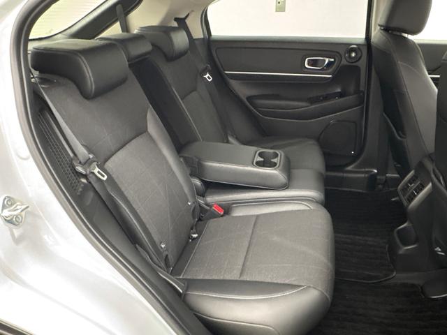 ヴェゼル ｅ：ＨＥＶＺ　ホンダセンシング　ハンドルヒーター　クルーズコントロール　パワーテールゲート　シートヒーター　ＥＴＣ　純正メモリーインターナビ　ホンダコネクト対応　純正アルミホイール　ＬＥＤヘットライト（11枚目）