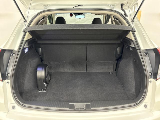 ヴェゼル ハイブリッドＺ・ホンダセンシング　純正リモコンエンジンスターター　ホンダセンシング　シートヒーター　ドライブレコーダー　パワーシート　ＬＥＤヘットライト　純正アルミホイール　フォグランプ（12枚目）