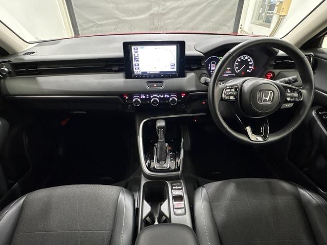 ヴェゼル ｅ：ＨＥＶＺ　純正メモリーインターナビ　フルセグ　シートヒーター　純正リモコンエンジンスターター　ハンドルヒーター　クルーズコントロール　パワーテールゲート　ドライブレコーダー　４ＷＤ　ＥＴＣ　ＬＥＤヘットライト（8枚目）