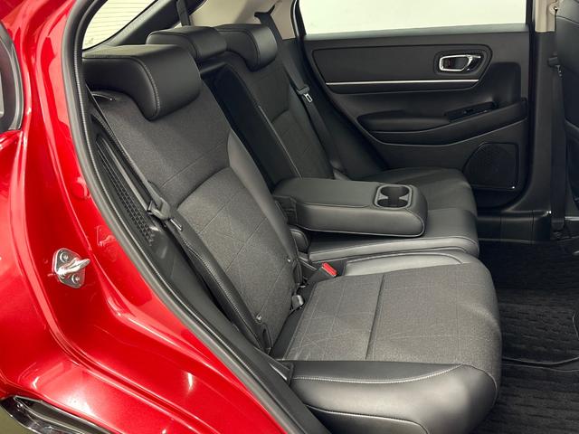 ヴェゼル ｅ：ＨＥＶＺ　純正メモリーインターナビ　フルセグ　シートヒーター　純正リモコンエンジンスターター　ハンドルヒーター　クルーズコントロール　パワーテールゲート　ドライブレコーダー　４ＷＤ　ＥＴＣ　ＬＥＤヘットライト（11枚目）