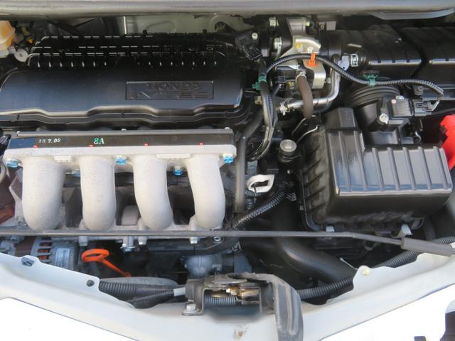 フィット １３Ｇ・スマートセレクション　社外ナビ　ＥＴＣ　ＨＩＤヘットライト　社外アルミホイール（5枚目）