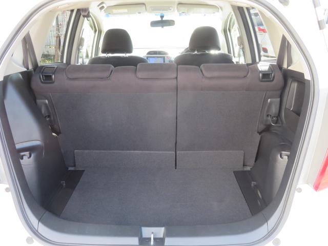 フィット １３Ｇ・スマートセレクション　社外ナビ　ＥＴＣ　ＨＩＤヘットライト　社外アルミホイール（11枚目）