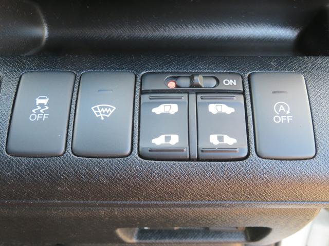 ステップワゴンスパーダ Ｚクールスピリット　両側電動スライドドア　純正メモリーインターナビ　フルセグ　ＥＴＣ　クルーズコントロール　ＶＳＡ（横滑り防止）　ＨＩＤヘットライト　フォグライト　バックカメラ　社外アルミホイール　４ＷＤ（9枚目）