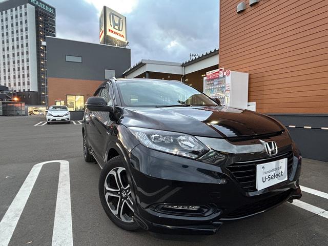 ヴェゼル ハイブリッドＺ・ホンダセンシング　純正メモリーインターナビ　フルセグ　シートヒーター　ホンダセンシング　クルーズコントロール　ＥＴＣ　ＬＥＤヘットライト　ＬＥＤフォグライト　純正アルミホイール　バックカメラ（3枚目）