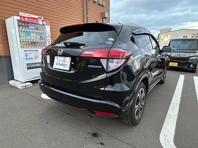 ヴェゼル ハイブリッドＺ・ホンダセンシング　純正メモリーインターナビ　フルセグ　シートヒーター　ホンダセンシング　クルーズコントロール　ＥＴＣ　ＬＥＤヘットライト　ＬＥＤフォグライト　純正アルミホイール　バックカメラ（4枚目）