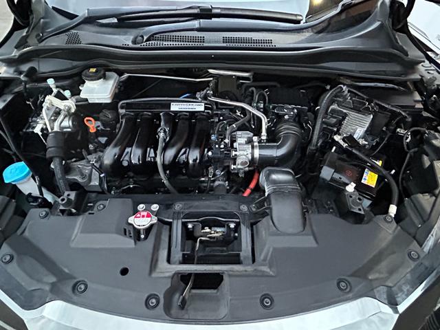 ヴェゼル ハイブリッドＺ・ホンダセンシング　純正メモリーインターナビ　フルセグ　シートヒーター　ホンダセンシング　クルーズコントロール　ＥＴＣ　ＬＥＤヘットライト　ＬＥＤフォグライト　純正アルミホイール　バックカメラ（5枚目）