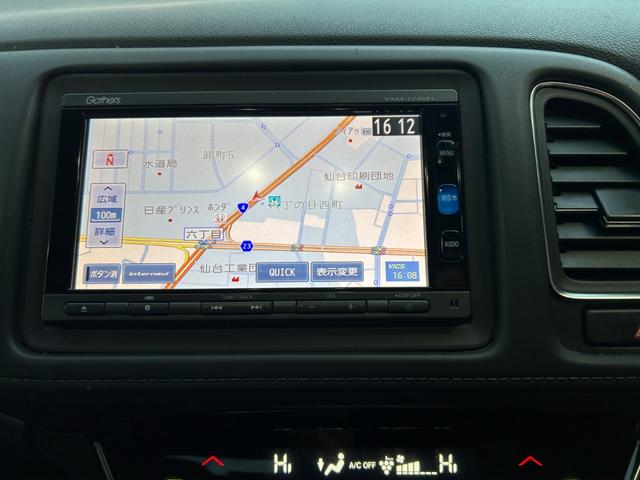 ヴェゼル ハイブリッドＺ・ホンダセンシング　純正メモリーインターナビ　フルセグ　シートヒーター　ホンダセンシング　クルーズコントロール　ＥＴＣ　ＬＥＤヘットライト　ＬＥＤフォグライト　純正アルミホイール　バックカメラ（7枚目）