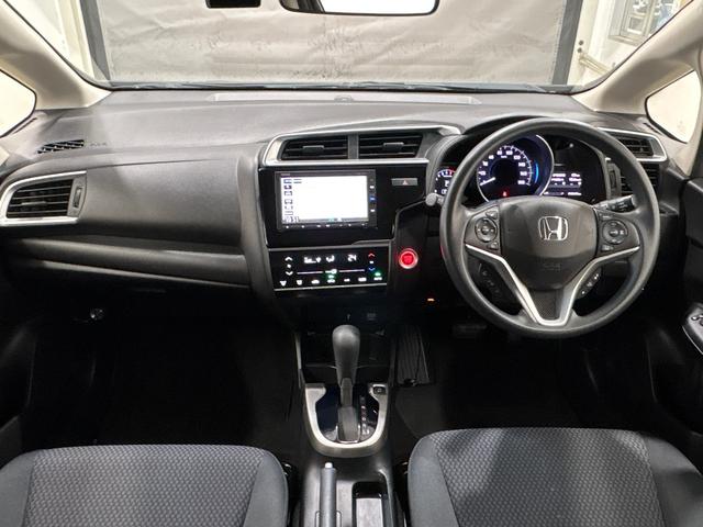 フィット １３Ｇ・Ｌホンダセンシング　純正リモコンエンジンスターター　純正メモリーインターナビ　ＣＤ　クルーズコントロール　社外フロントドライブレコーダー　ＬＥＤヘットライト　社外アルミホイール　ＥＴＣ　ホンダセンシング（7枚目）