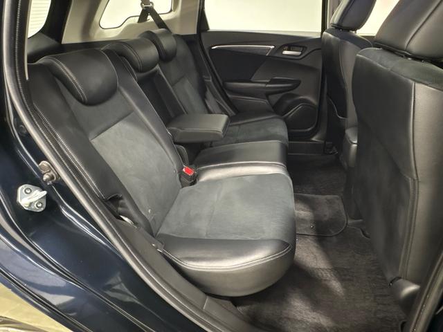 シャトル ハイブリッドＺ　純正リモコンエンジンスターター　純正メモリーインターナビ　シートヒーター　ＬＥＤヘットライト　ＥＴＣ　純正アルミホイール　フォグライト　オートリトラミラー　４ＷＤ（11枚目）