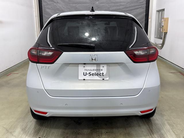 フィット ホーム　ＬＥＤヘットライト　ＥＴＣ　純正メモリーインターナビ　ホンダコネクト対応　クルーズコントロール　ＶＳＡ（横滑り防止）　バックカメラ　ワンオーナー　冬タイヤに社外アルミホイール付き（4枚目）