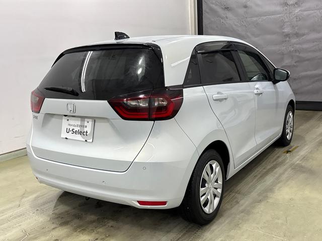 フィット ホーム　ＬＥＤヘットライト　ＥＴＣ　純正メモリーインターナビ　ホンダコネクト対応　クルーズコントロール　ＶＳＡ（横滑り防止）　バックカメラ　ワンオーナー　冬タイヤに社外アルミホイール付き（5枚目）