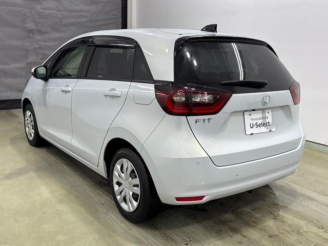 フィット ホーム　ＬＥＤヘットライト　ＥＴＣ　純正メモリーインターナビ　ホンダコネクト対応　クルーズコントロール　ＶＳＡ（横滑り防止）　バックカメラ　ワンオーナー　冬タイヤに社外アルミホイール付き（6枚目）