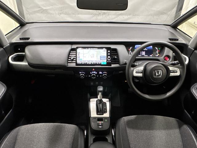 フィット ホーム　ＬＥＤヘットライト　ＥＴＣ　純正メモリーインターナビ　ホンダコネクト対応　クルーズコントロール　ＶＳＡ（横滑り防止）　バックカメラ　ワンオーナー　冬タイヤに社外アルミホイール付き（8枚目）