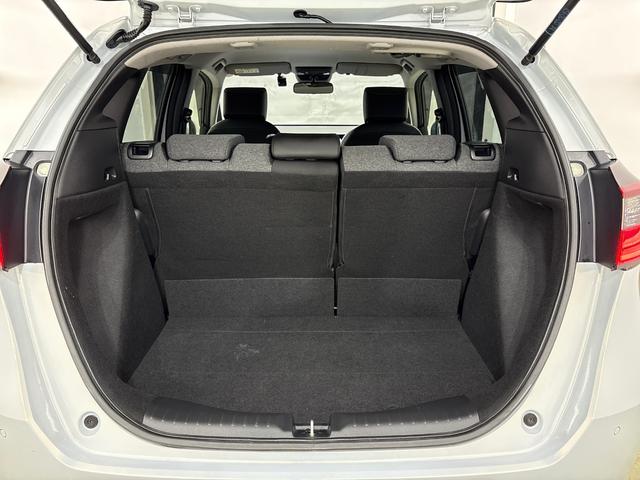 フィット ホーム　ＬＥＤヘットライト　ＥＴＣ　純正メモリーインターナビ　ホンダコネクト対応　クルーズコントロール　ＶＳＡ（横滑り防止）　バックカメラ　ワンオーナー　冬タイヤに社外アルミホイール付き（12枚目）