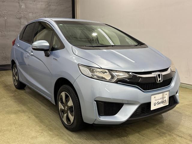 フィットハイブリッド Ｆパッケージ　４ＷＤ　純正メモリーインターナビ　フルセグ　社外フロントドライブレコーダー　ＶＳＡ（横滑り防止）　ＥＴＣ　オートリトラミラー（2枚目）