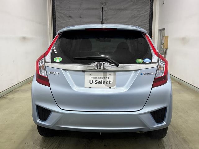 フィットハイブリッド Ｆパッケージ　４ＷＤ　純正メモリーインターナビ　フルセグ　社外フロントドライブレコーダー　ＶＳＡ（横滑り防止）　ＥＴＣ　オートリトラミラー（4枚目）